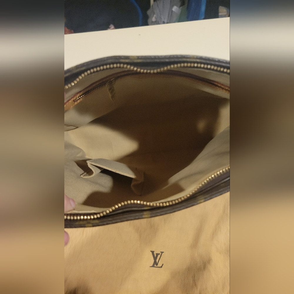 Louis Vuitton Monogram Looping GM One Strap Bag - Picture 6 of 10